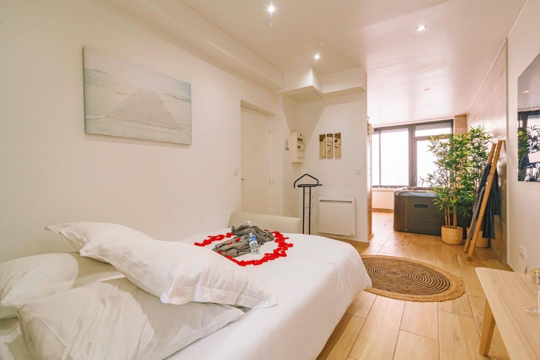 Spa Appartement O Temps Suspendu Reims Centre Sauna Et Jacuzzi Luaran gambar